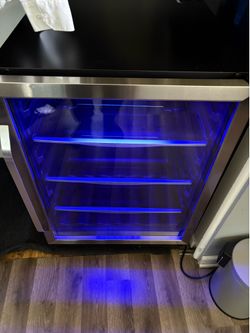 Silhouette® Professional™ Riccotta 24" Stainless Steel Beverage Center