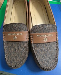 Michael Kors women flat shoe