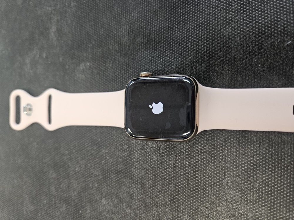 Apple Watch Series 5 40MM Titanium Gold Cellular unlocked