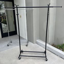 New In Box $25 Each Black Expandable Commercial Garment Clothing Hanging Rack On Wheels Chrome Or Black Finished 