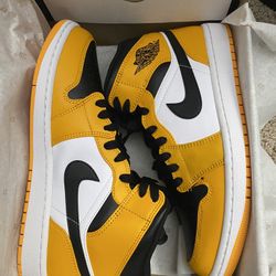 Jordan 1 Mid Taxi 