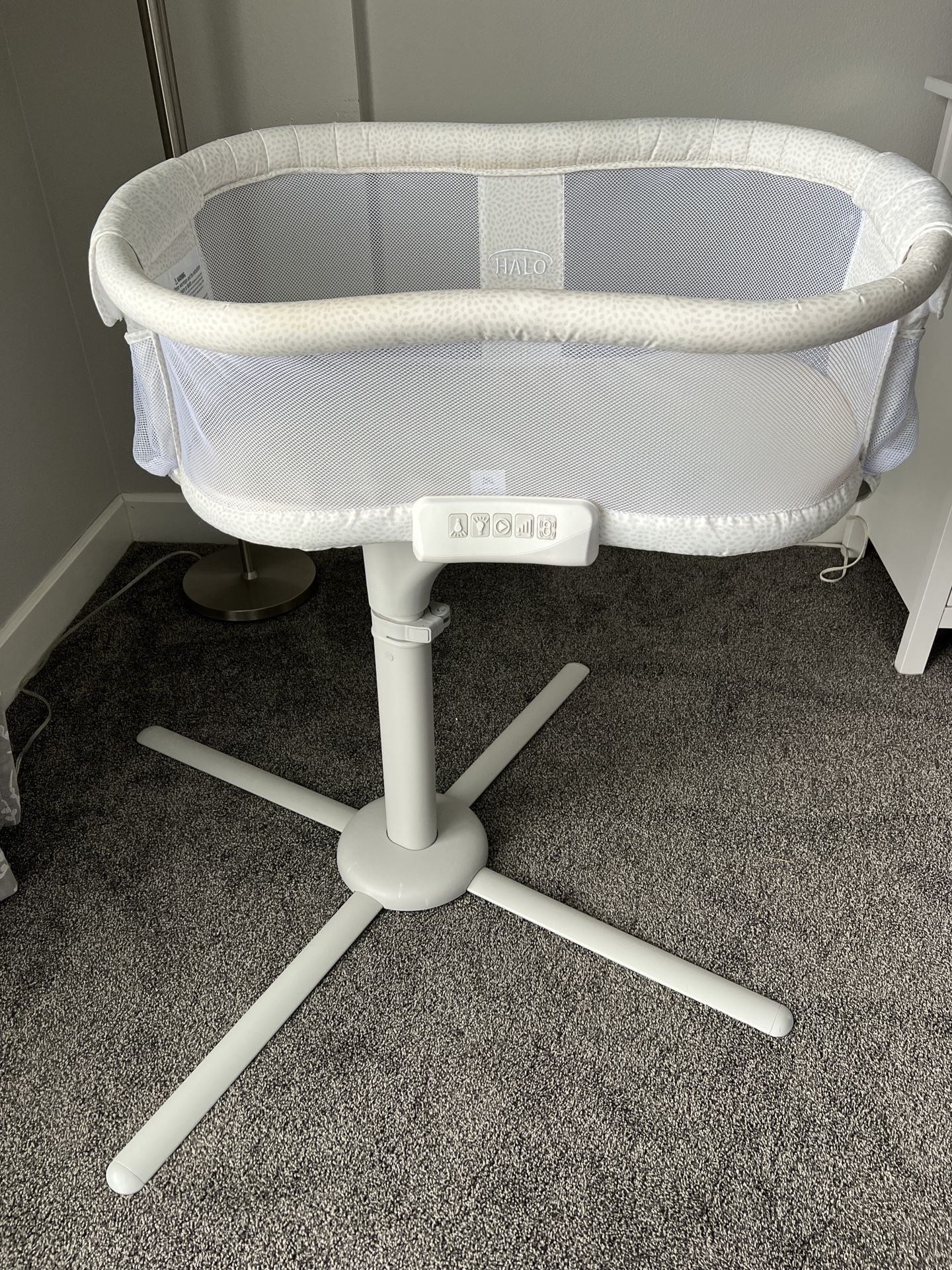 HALO BassiNest Swivel Sleeper