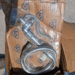 T&S Comercial Restaurant Sink faucet And sprayer 