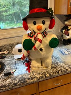 21” h snowman Elco motionettes few spots on it from storage
