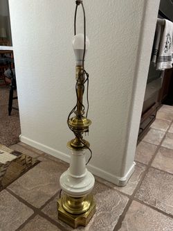Vintage Stiffel lamp-  takes 3way bulb