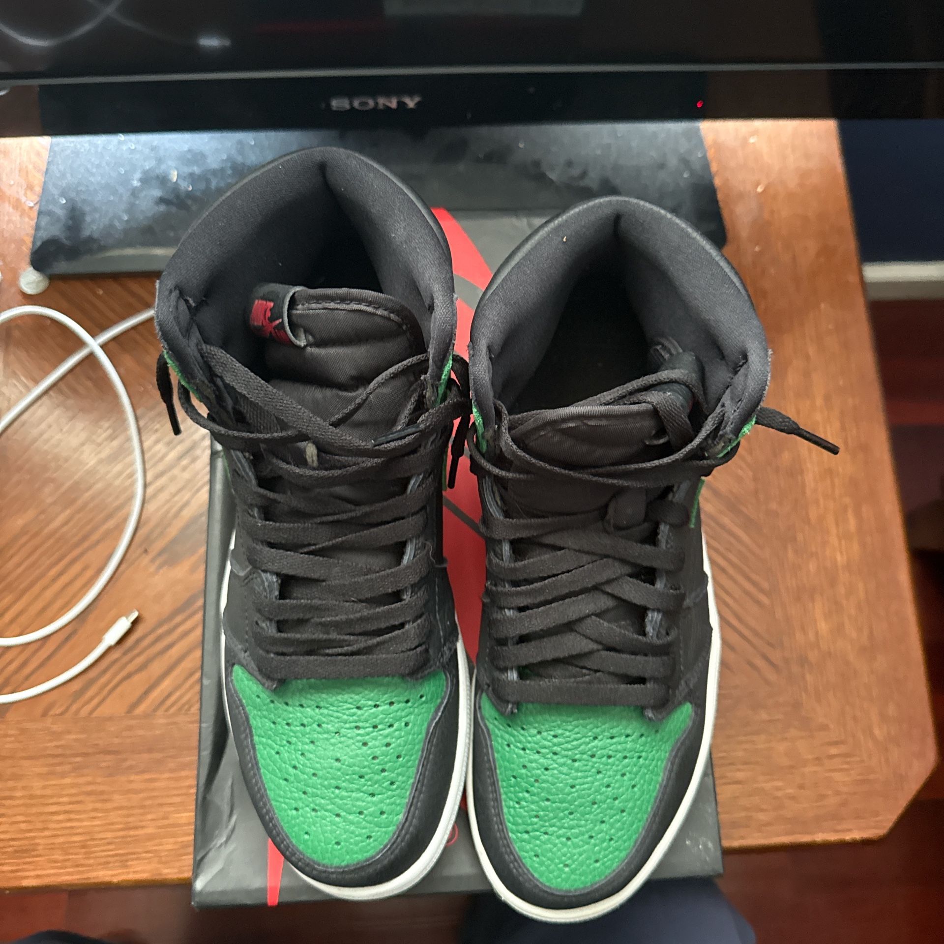 Jordan 1 Pine Green 2.0 Size 8.5