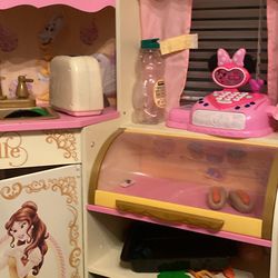 Princess belle kitchen w/ accessories