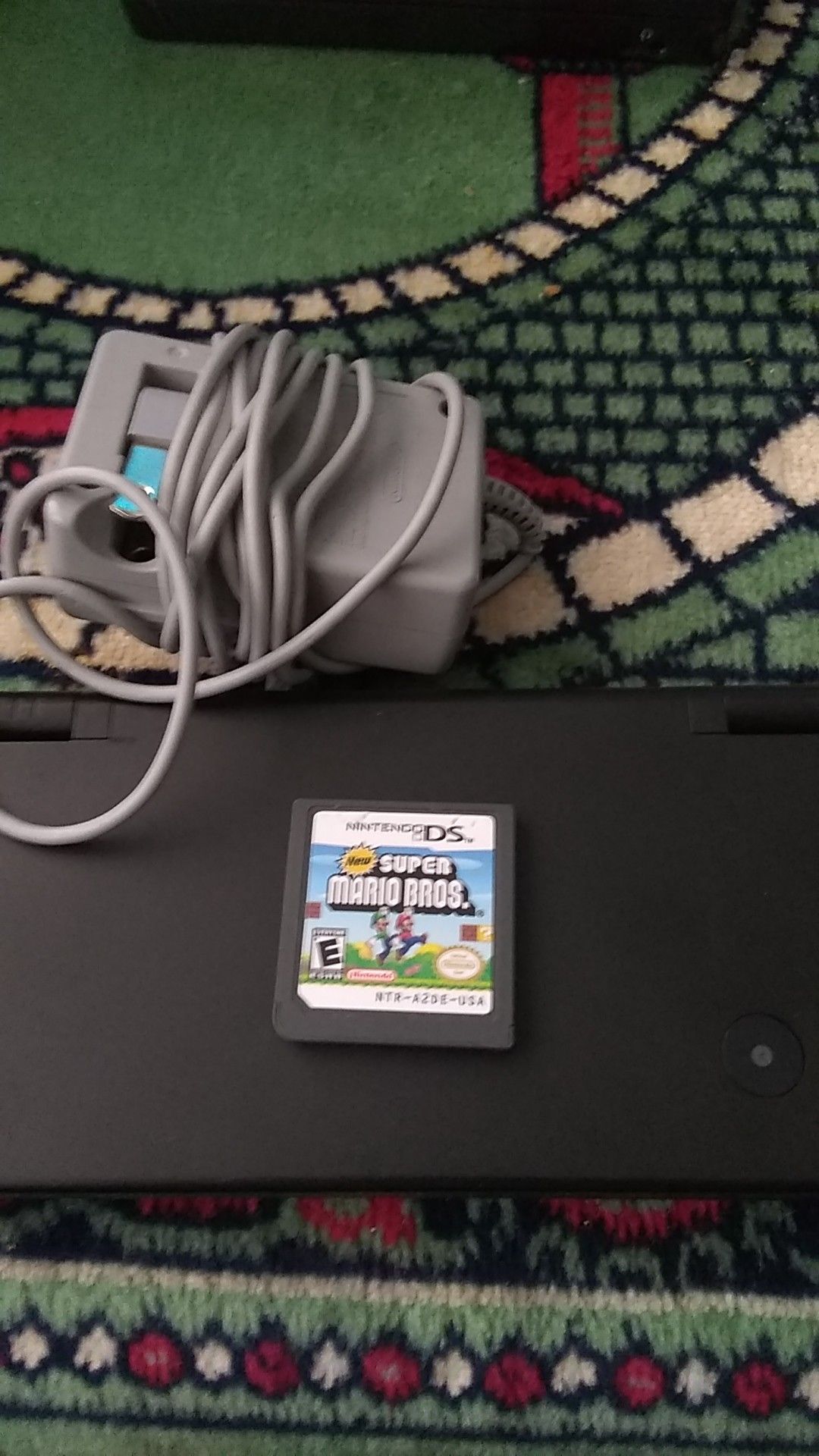 Store Nintendo DSi in Black w/ Super Mario Bros & Charger