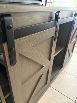 Entertainment center