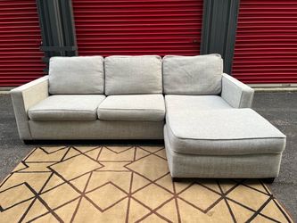 Sectional Couch!! Delivery Available 🚚!! Dimensions: 100” Length x 33” Height x 36” Depth