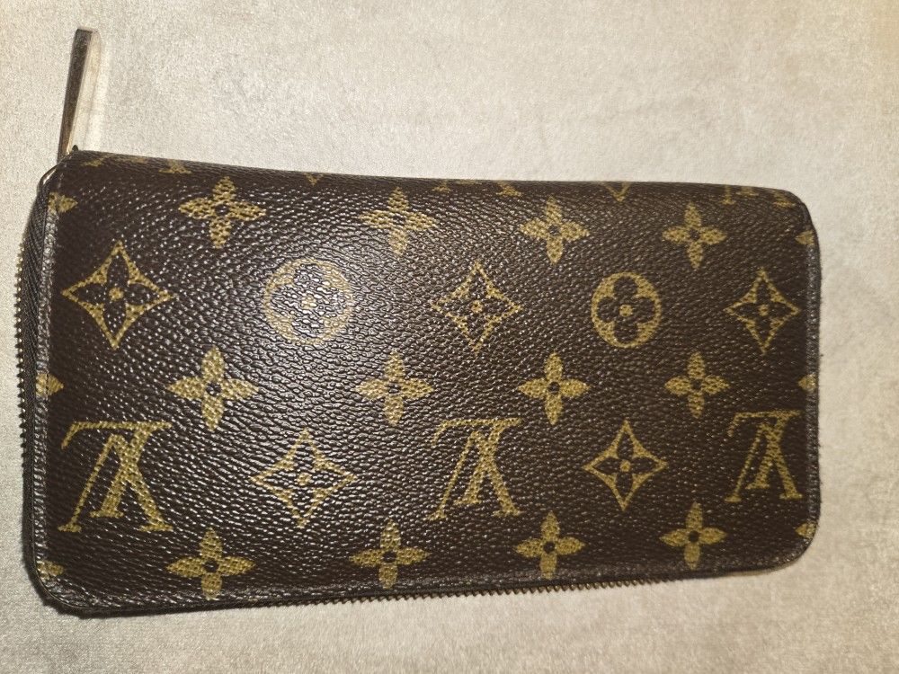 Louis Vuitton Zippy Wallet