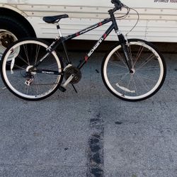 Schwinn Midmoor Hybrid Bike