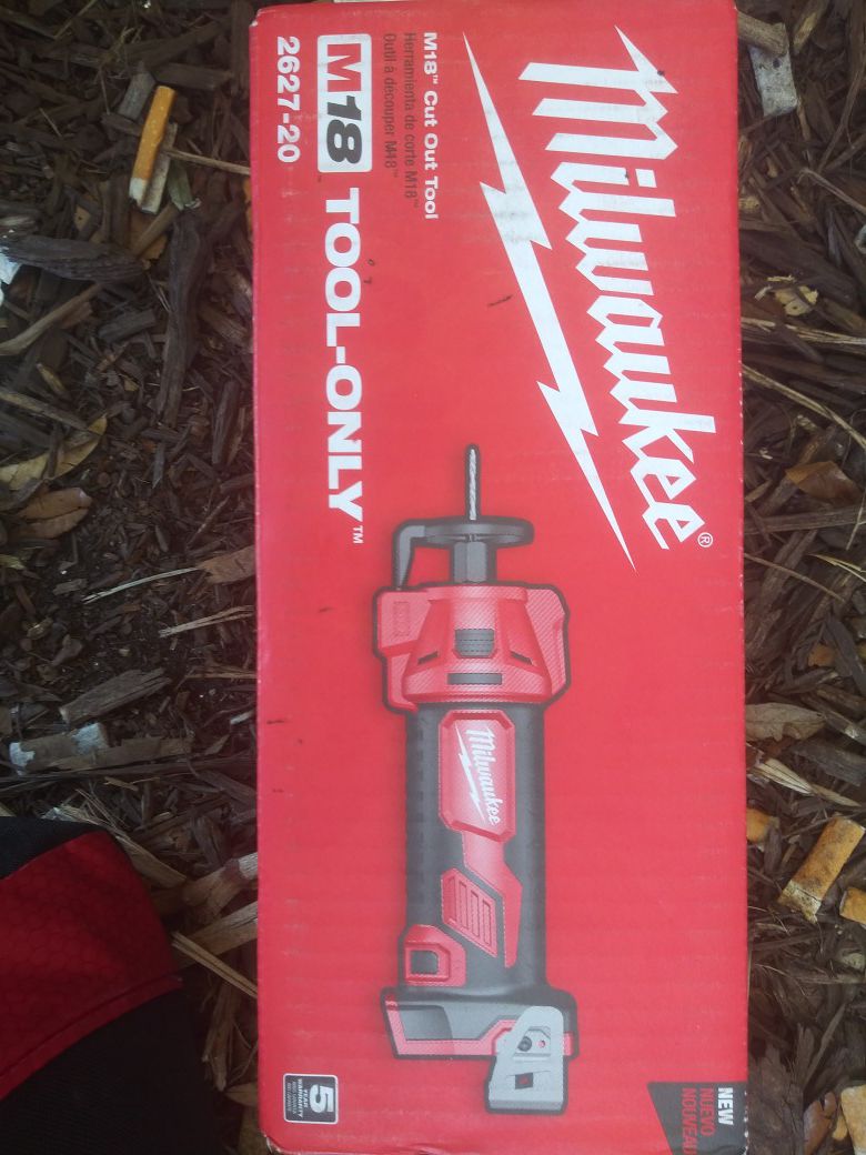Milwaukee cut out tool cordless M18