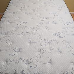 🛏️ Que,en Mattr,ess 12” EuroTop Hybrid – Firm Support – Like New!