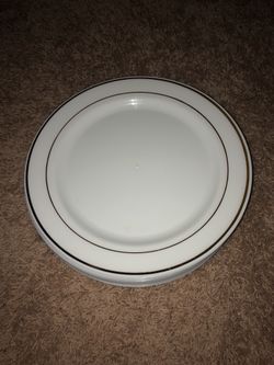 25 White & Gold Plastic plates