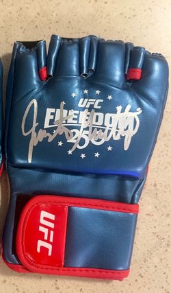 Justin Gaethje signed UFC Freedom 250 glove