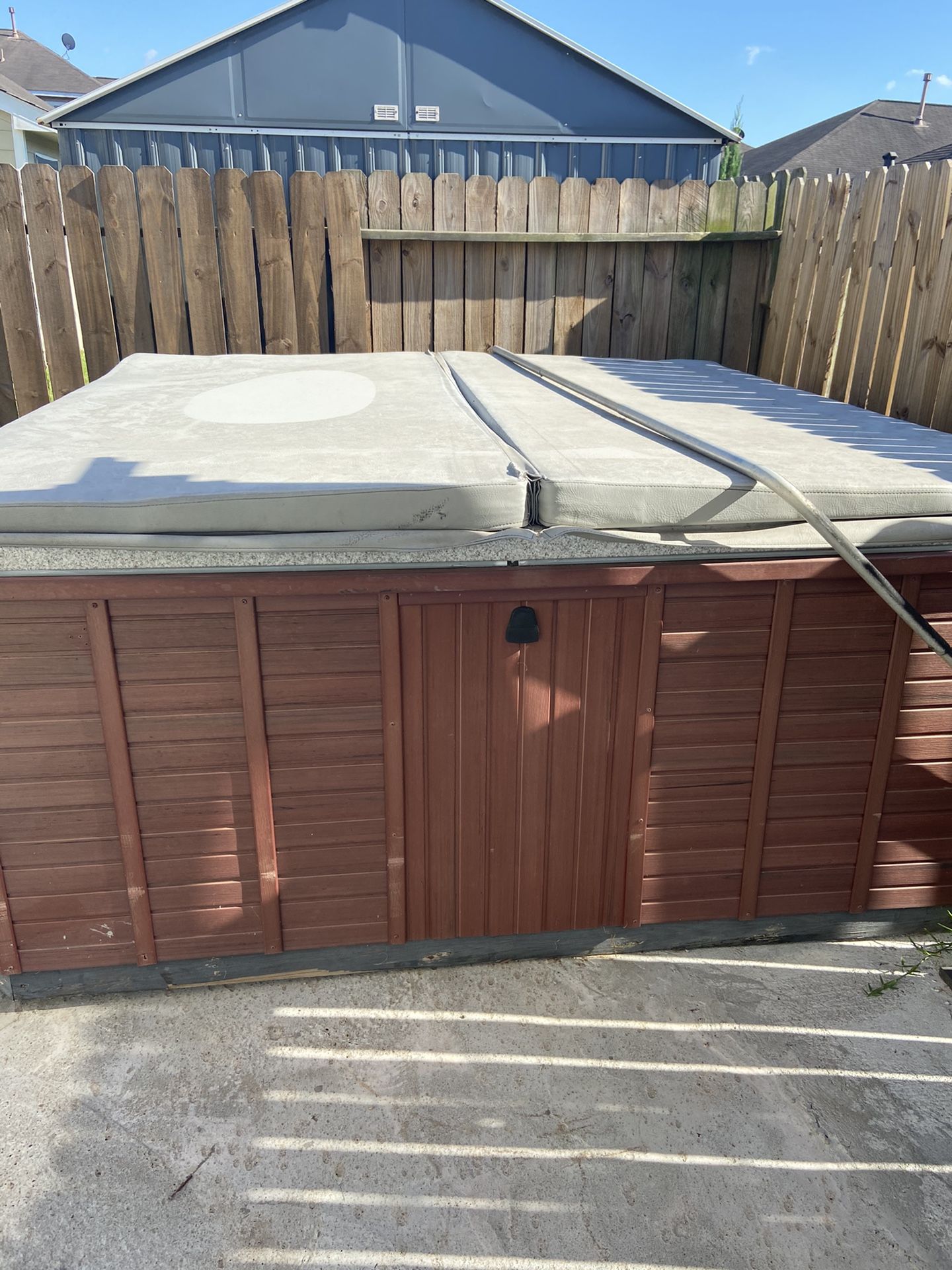 Morgan hot tub sits 7