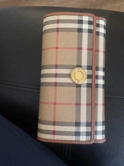 Burberry women’s wallet