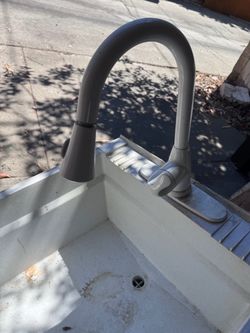 Laundry sink