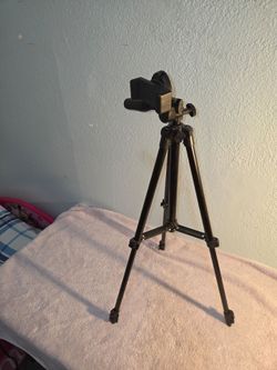 lightweight aluminum camera and smartphone tripod