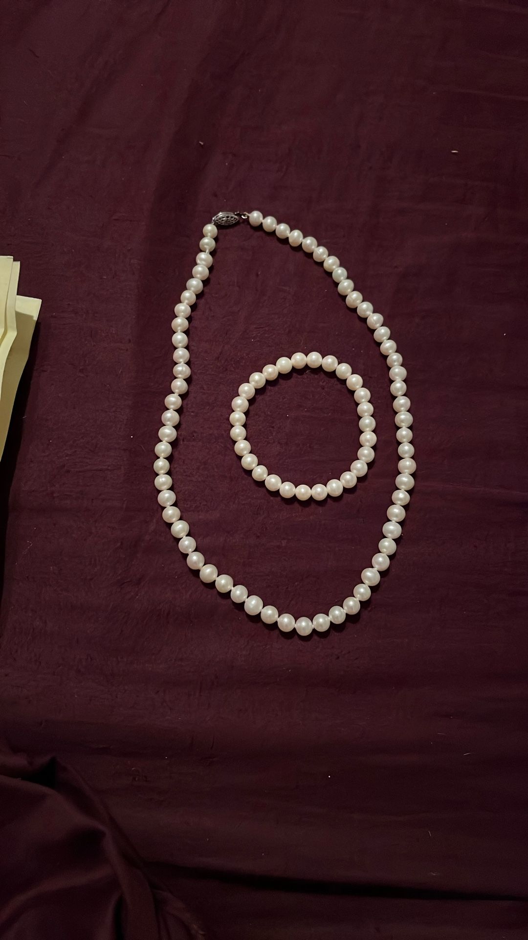 Pearl necklace and bracelet