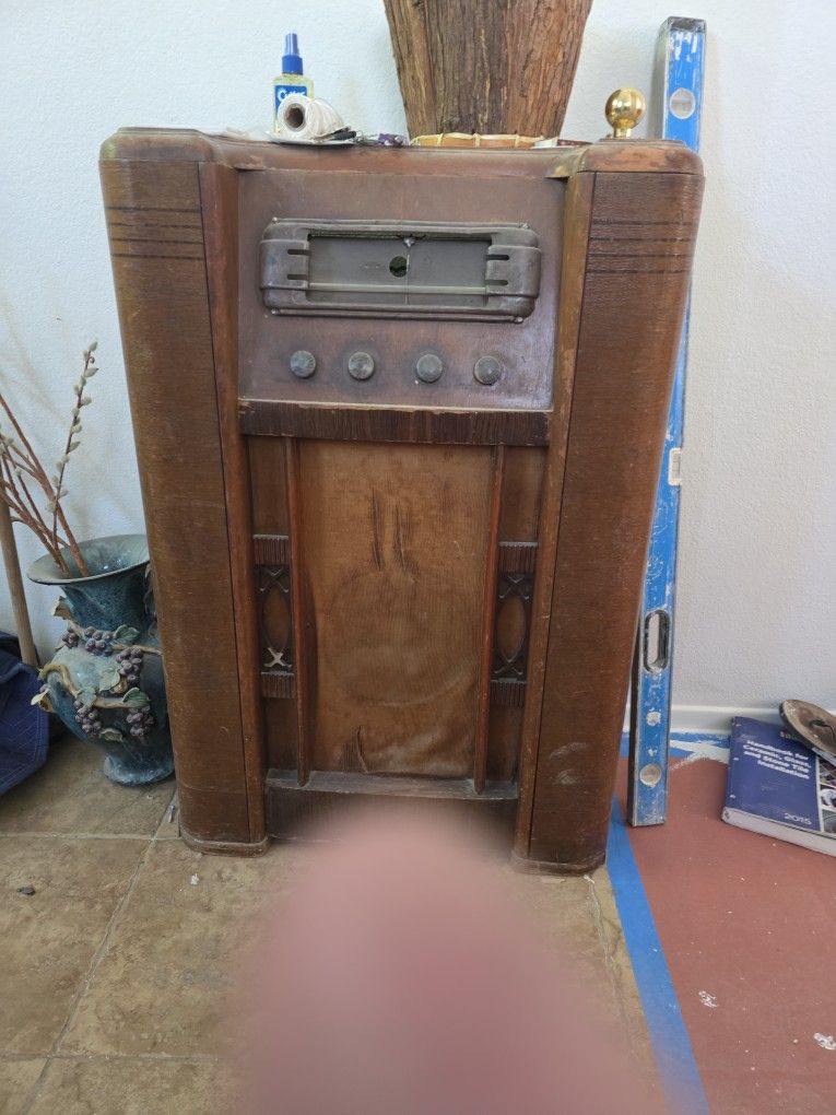 Antique RCA RADIO