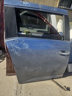 Honda Odyssey right rear door Oem