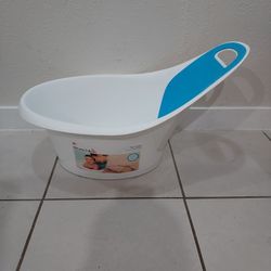O12 Months.mois Munchkin Sit Dual -stage Tub Baignoire a deux etapes  New  Is Worth about $34.99