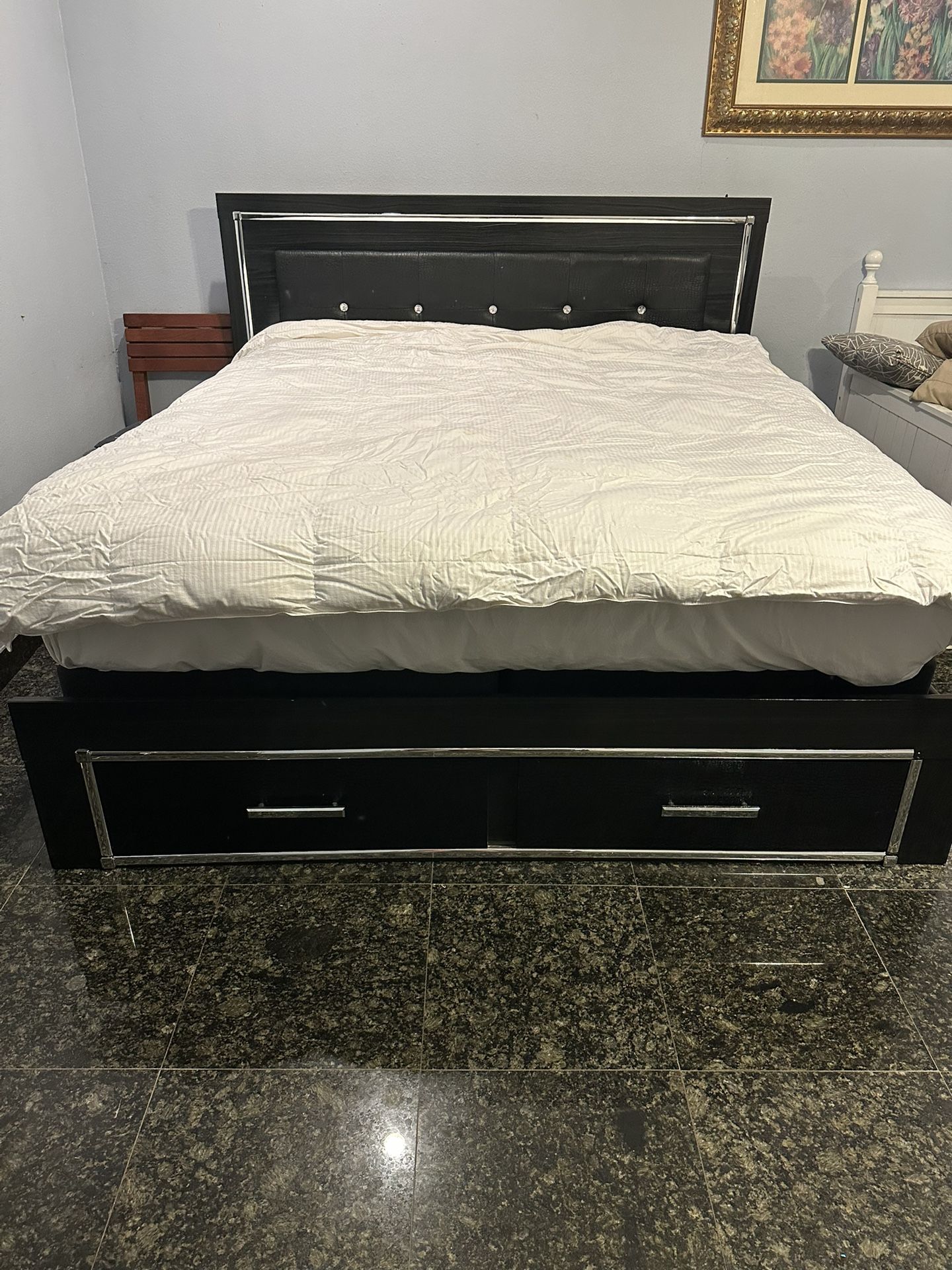 Bedroom Furniture Set