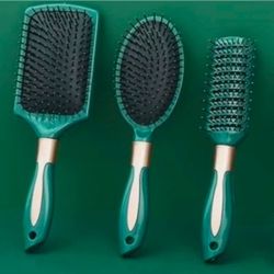 Anti-static hairbrush for women & men designed for styling and detangling