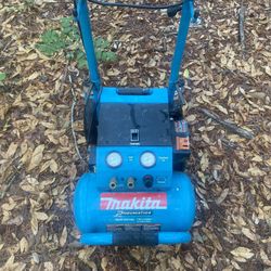 MAKITA Portable Air Compressor