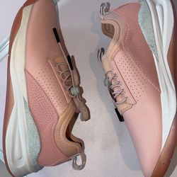 BRAND NEW Clove Women’s size 8 Pink Up