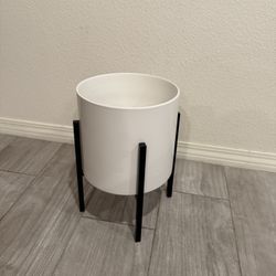 Medium Sized Plant Pot 