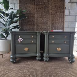 NIGHTSTANDS/SIDE TABLES 💚 