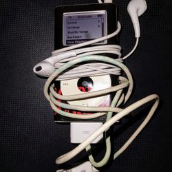 iPod Mini 4GB/Charging Cable/Earbuds 