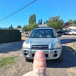 2005 Hundai Tuscon RUNS AND DRIVES 