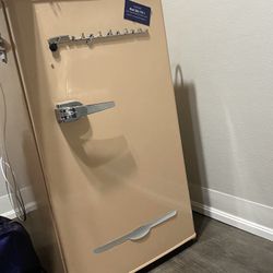 Frigidaire Retro Mini Fridge