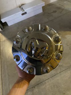 Ram 8 lug hub cap