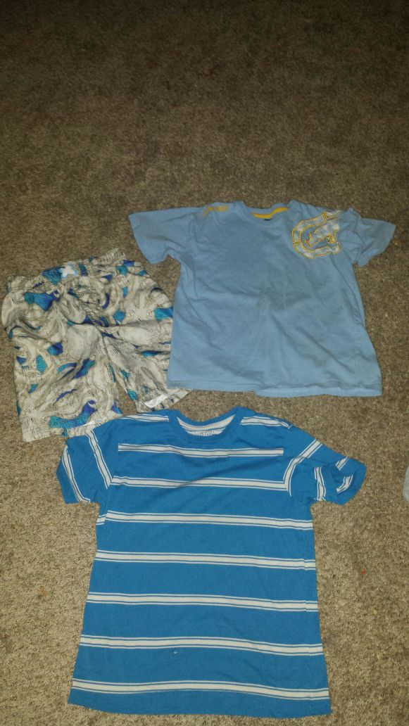 Boys bundle size 8. 2 shirts, and a pair of swim trunks