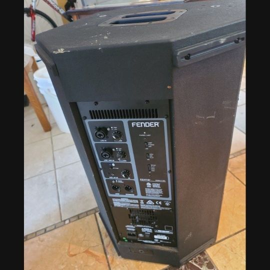 New Fender fortis 15 Bluetooth in good condition 1300watts