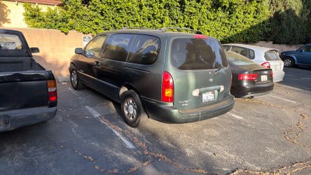 Nissan quest van