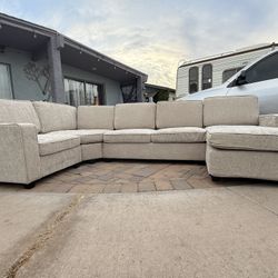Large Sectional Sofa – 4 Pieces – Excellent Condition