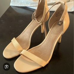 $30✨️Size 8/9🎀14th & Union beige patent leather ankle strap sandals🎀✨️