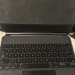 iPad 11-inch Magic Keyboard