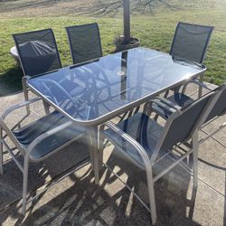 Deck/Patio Table with Chairs