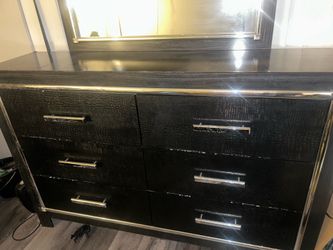 Dresser moving sale
