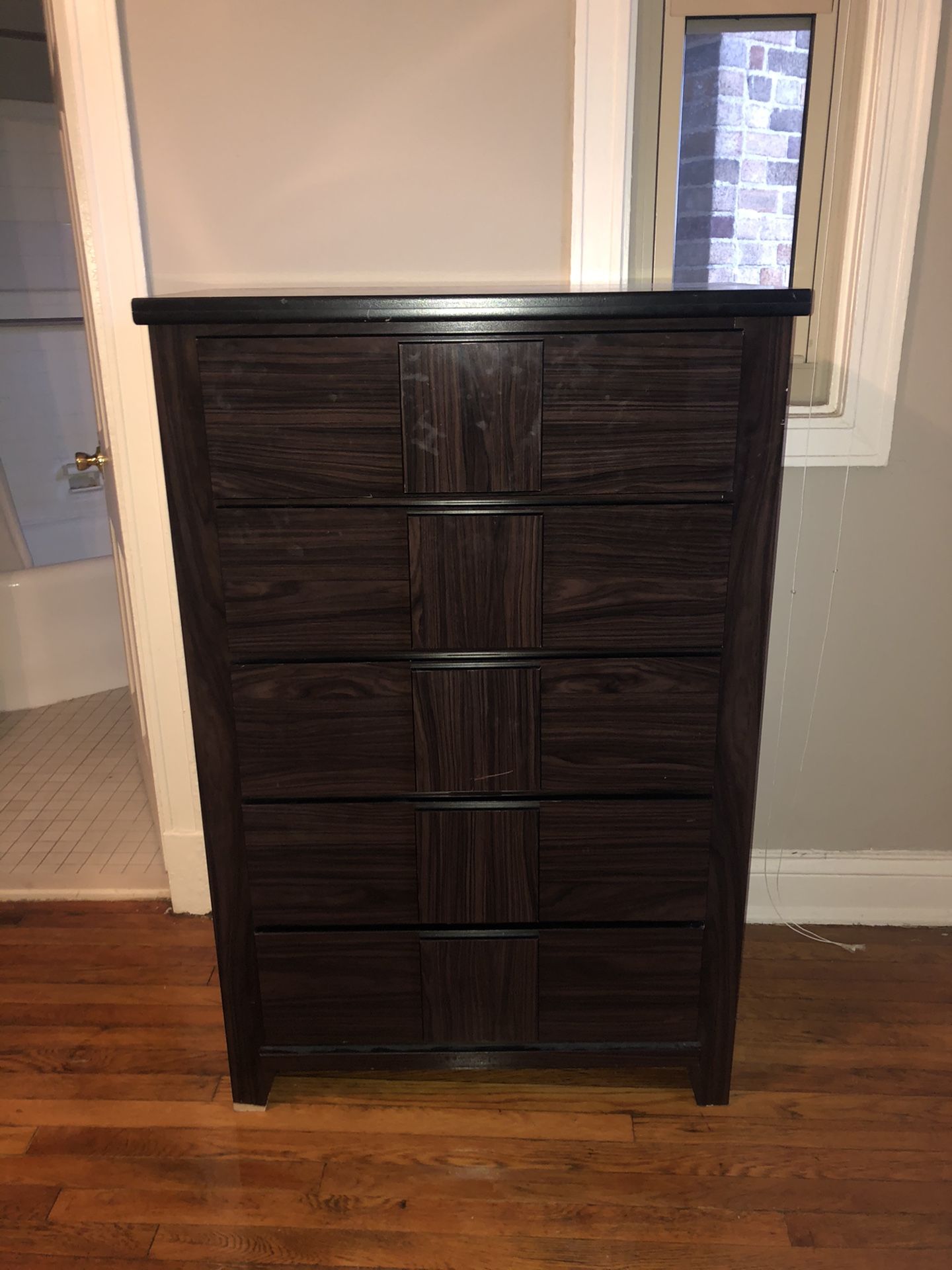 Dresser with 5 Draws - Used.