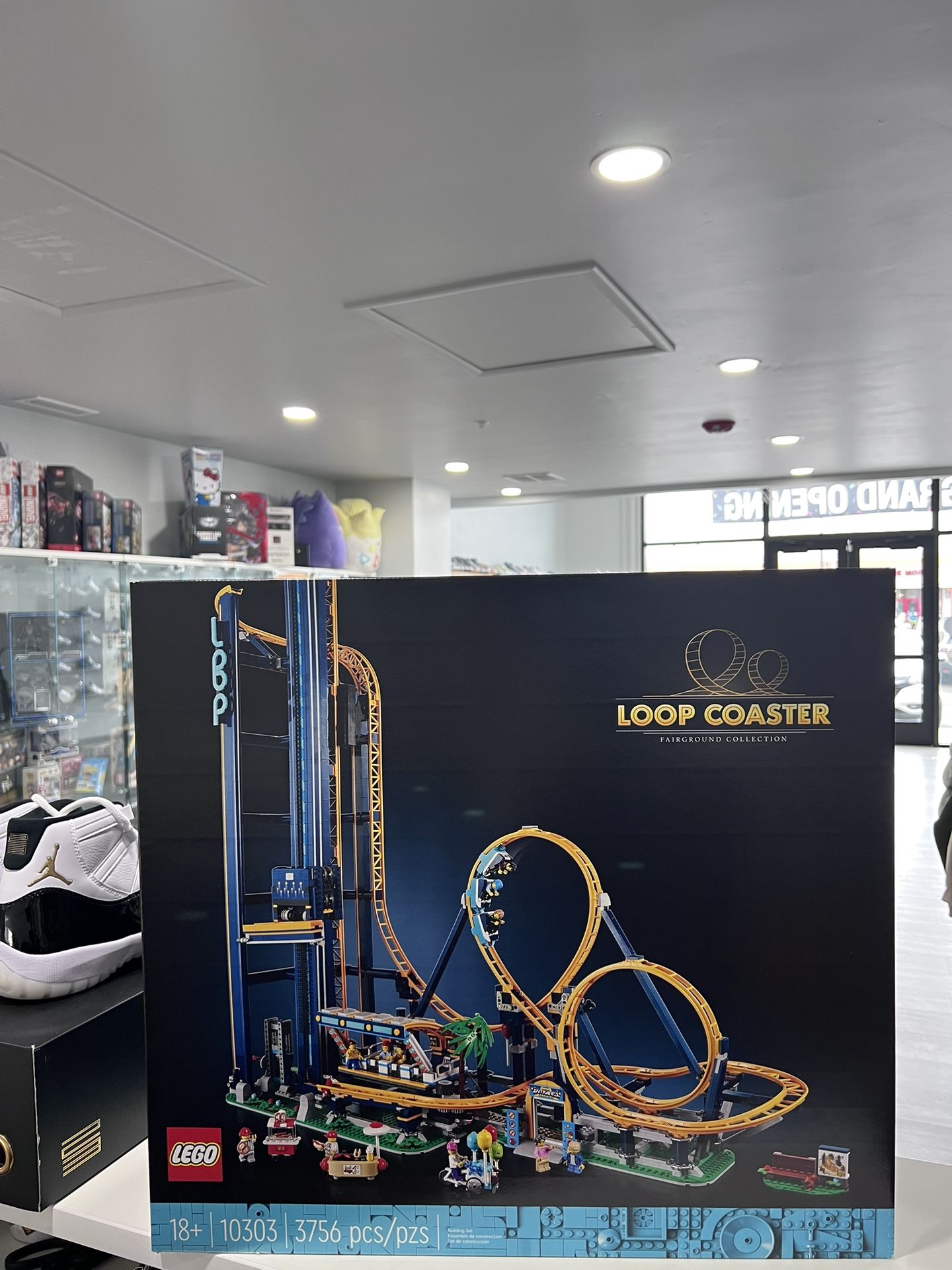 Brand new LEGO Icons- Loop Coaster (10303) Functional Roller Coaster Model - New In Box