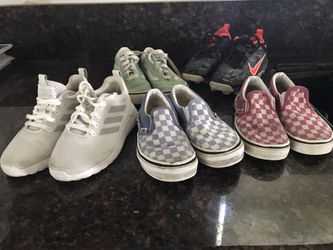 Girls Tennis shoes Great Condition