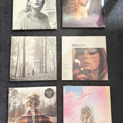 selling vinyls 🎶